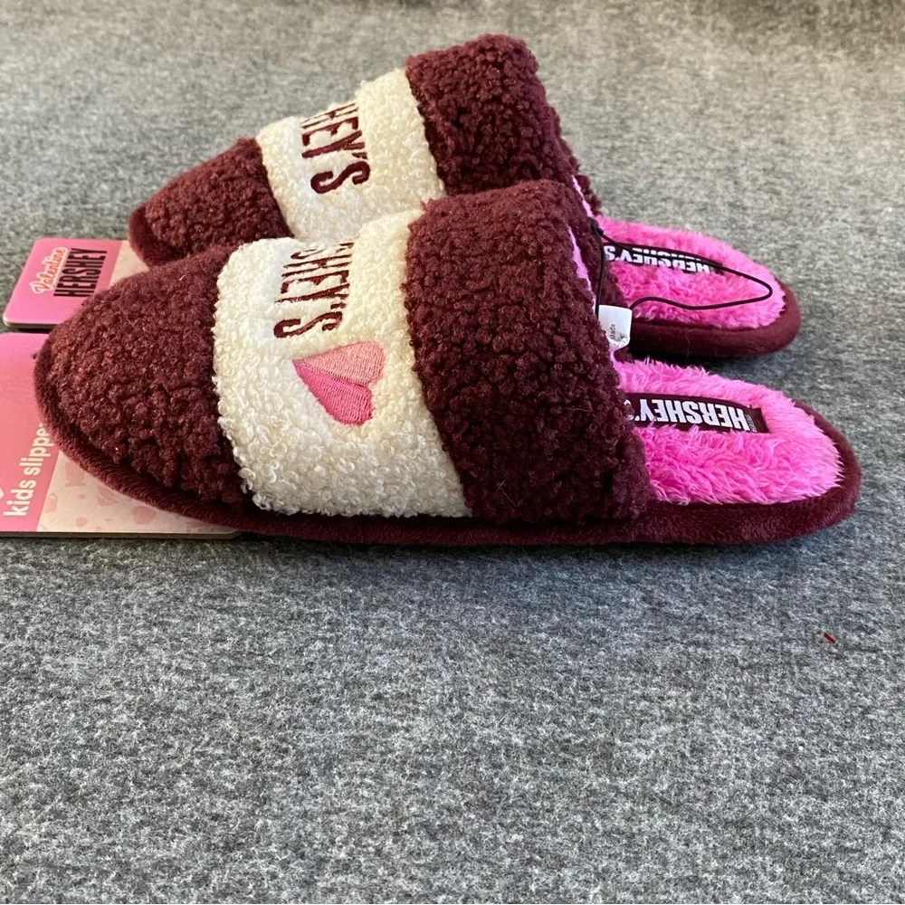 Hershey's‎ Cozy Slippers in Burgundy and White Girls Size 2-3 New